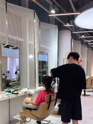 -PE SALON 