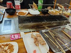 -哈尔滨小酒馆·鲜肉现穿自助烧烤(康新花园店)
