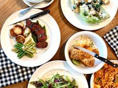 -ROAST coffee & eatery