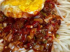 -歹歹的加个面过油肉拌面
