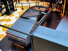 -TESLA 特斯拉(上海太古汇体验店)