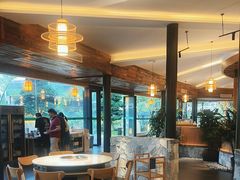 -茅草房·河畔园林火锅