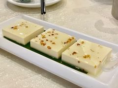 鲜奶豆腐-旋转餐厅