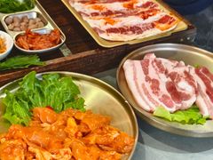 -围炉肉舍•炭烤活鳗•丹东海鲜烤肉(步行街店)