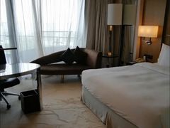 -上海滴水湖皇冠假日酒店