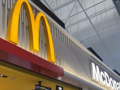 -麦当劳(深圳北站B2检票口楼上)