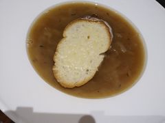 传统法式洋葱汤-上海宏泉丽笙酒店憩园咖啡厅