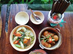 -Cuc Gach Quan Restaurant