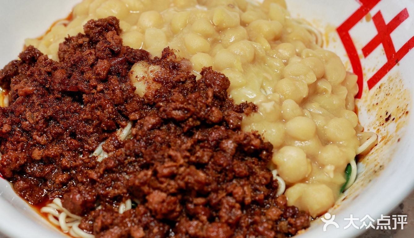 ✨🍜 胖妹面庄：隆福寺广场的美味秘密 🍜✨