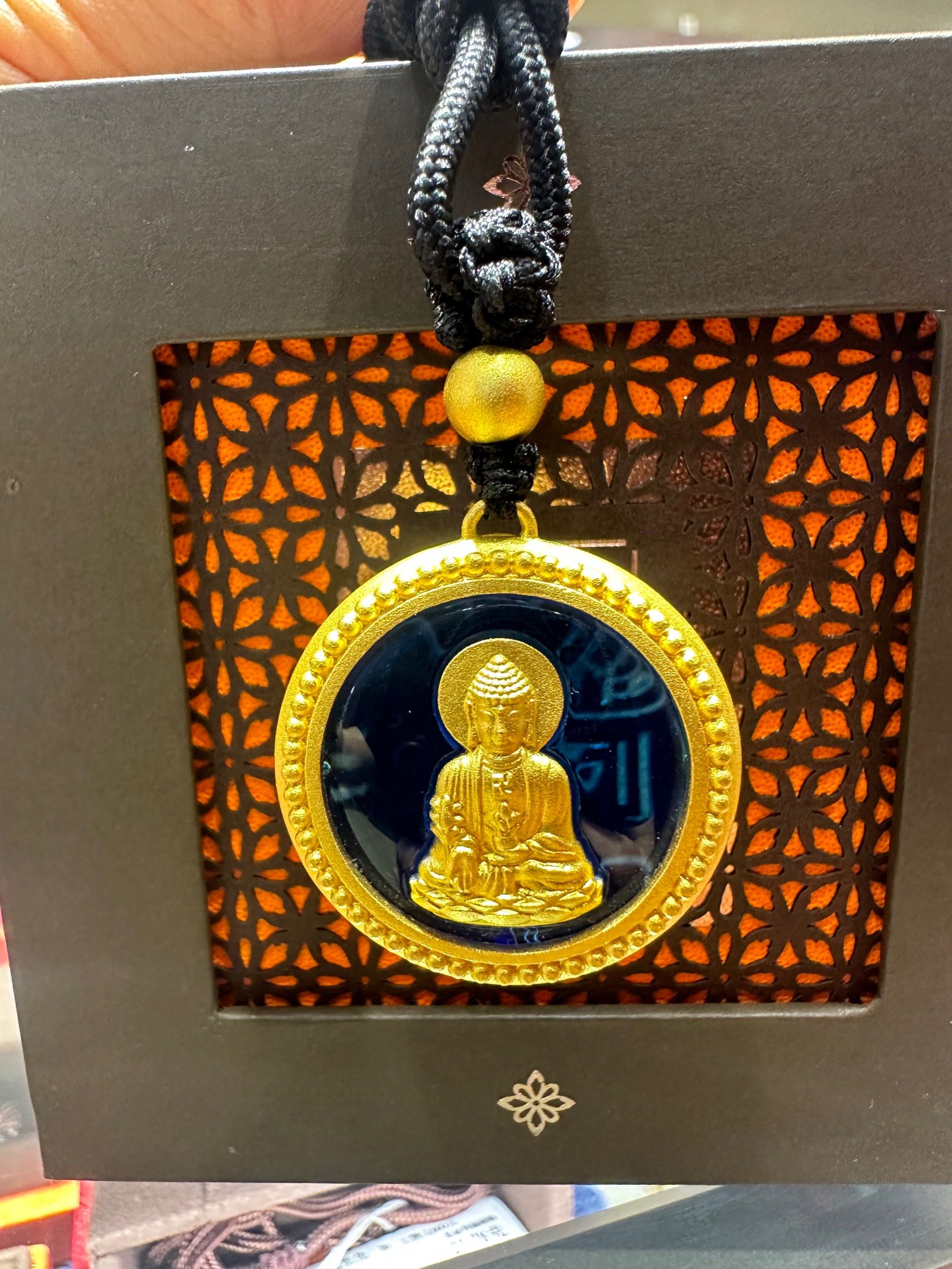 周生生黄金佛