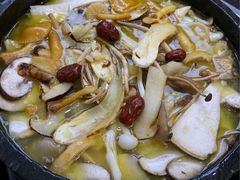 -南渝食府.墨脱石锅松茸鸡