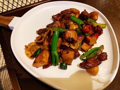 菌酱螺旋粉炒牛肉粒-有璟阁港式餐厅(金融街购物中心店)