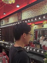 -东方先生国潮男士理发馆