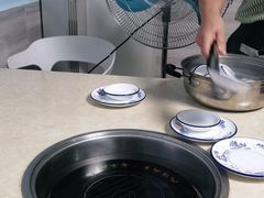 -墨脱石锅椰子鸡•香草鸭•东山羊(大东海店)