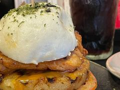 青咖喱菠萝烤鸡腿堡-shark burger·鲨鱼汉堡(交子大道店)