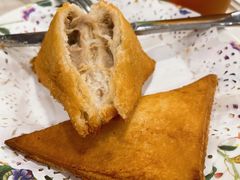 咖喱吞拿鱼角-喜莲咖啡