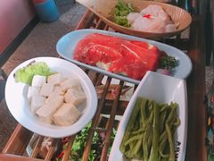 -老牌坊云南鱼豆花火锅(哈西万达店)