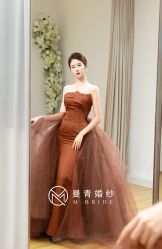 -曼青婚纱礼服馆