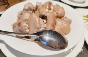 Five-fingered Mulberry Root Stewed Pig Trotters