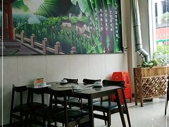 大堂-胡须哥网红竹筒菜