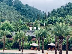 -腾冲洞山温泉村