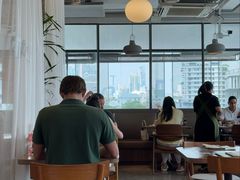 -ROAST coffee & eatery