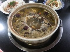 乌鸡野生菌汤-东巴谷野生菌火锅餐厅