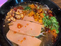-爆炸头阿姨小四川正宗川味小吃(无任何分店)