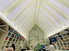 -钟书阁(松江泰晤士小镇店)