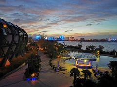 -上海滴水湖皇冠假日酒店