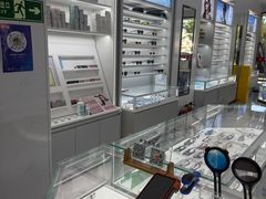 -光明眼镜·蔡司授权(徐泾店)