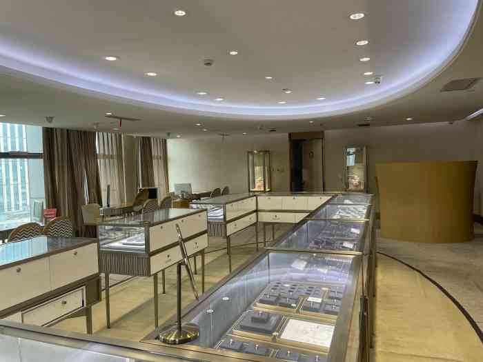 钻石小鸟·钻戒婚戒定制(杭州龙湖滨江天街店)-"珠宝顾问1982,不仅人