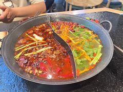 -鹿鸣山草本茶香火锅(园西路店)