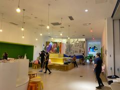 -爱睿思儿童早教亲子游泳(万象城店)