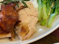 秘制烤春鸡配西兰花和迷迭香-WOLFGANG PUCK KITCHEN & BAR(迪士尼小镇店)