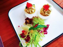 酿鸡蛋沙拉配鱼子酱-帕歌西班牙餐厅paco tapas