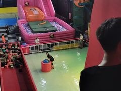 -嘿哟动霸CHUA·新潮玩运动娱乐中心·蹦床滑冰团建乐园