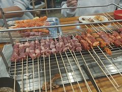 -哈尔滨小酒馆·鲜肉现穿自助烧烤(康新花园店)