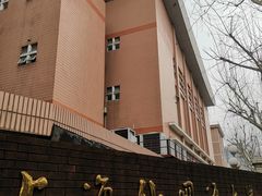 校门-上海外国语大学(虹口校区)
