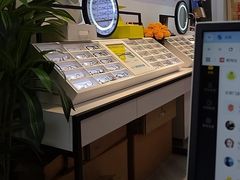 -天空之镜眼镜店蔡司依视路配镜授权零售店(望京颐堤港店)