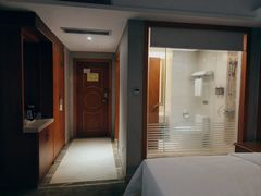 -维也纳酒店(华为广州研发中心罗冲围店)