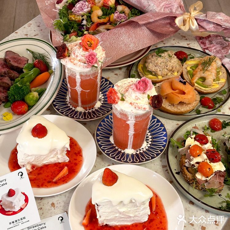 在北京！吃到了！草莓🍓瀑布蛋糕！！