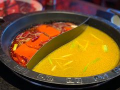 酸汤鸳鸯锅-三个四川人火锅(华联商厦店)