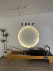 -闺蜜瑜伽·普拉提女性塑形馆