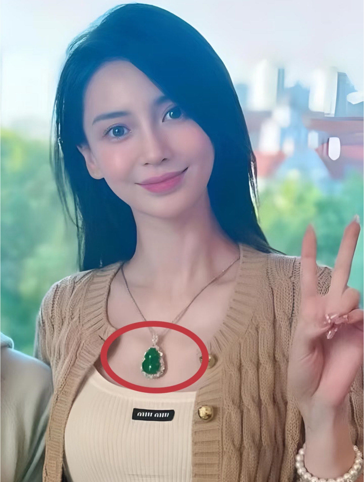 angelababy戴的翡翠葫芦竟然是危