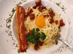 -Chom Cafe and Restaurant