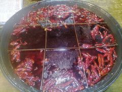 -渝嘴小老弟老火锅(华新村店)