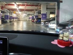 -龙湖虹桥天街-停车场