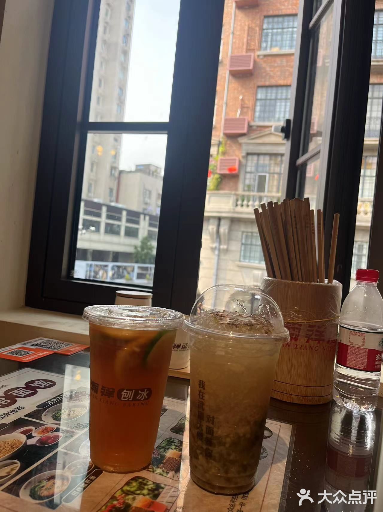武康大楼旁的老上海本帮面馆