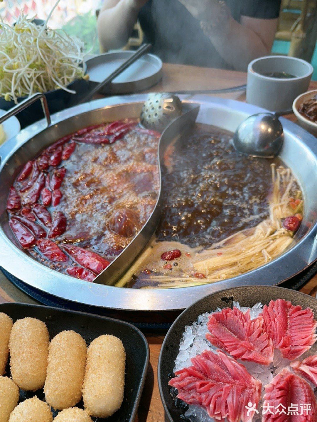 口感极佳￼￼￼。毛肚脆嫩爽口